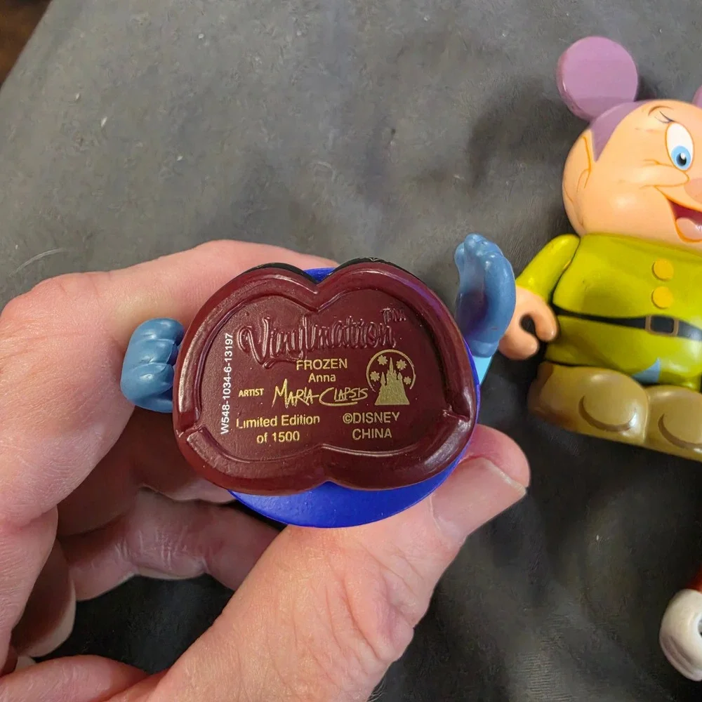 Disney vinylmation figure